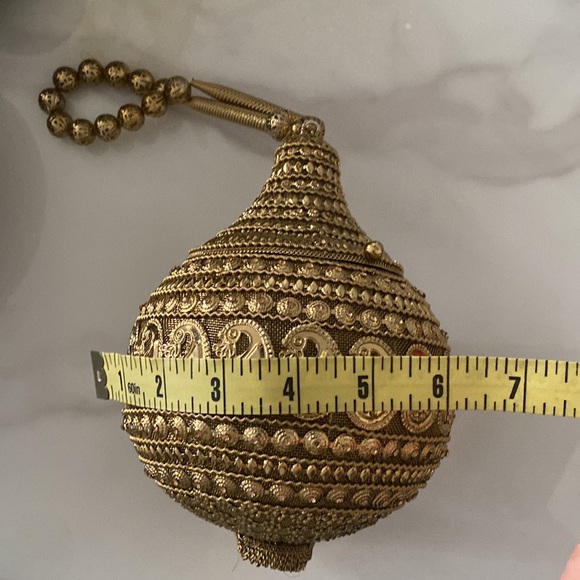 One of a Kind ball shaped purse - Picture 8 of 12